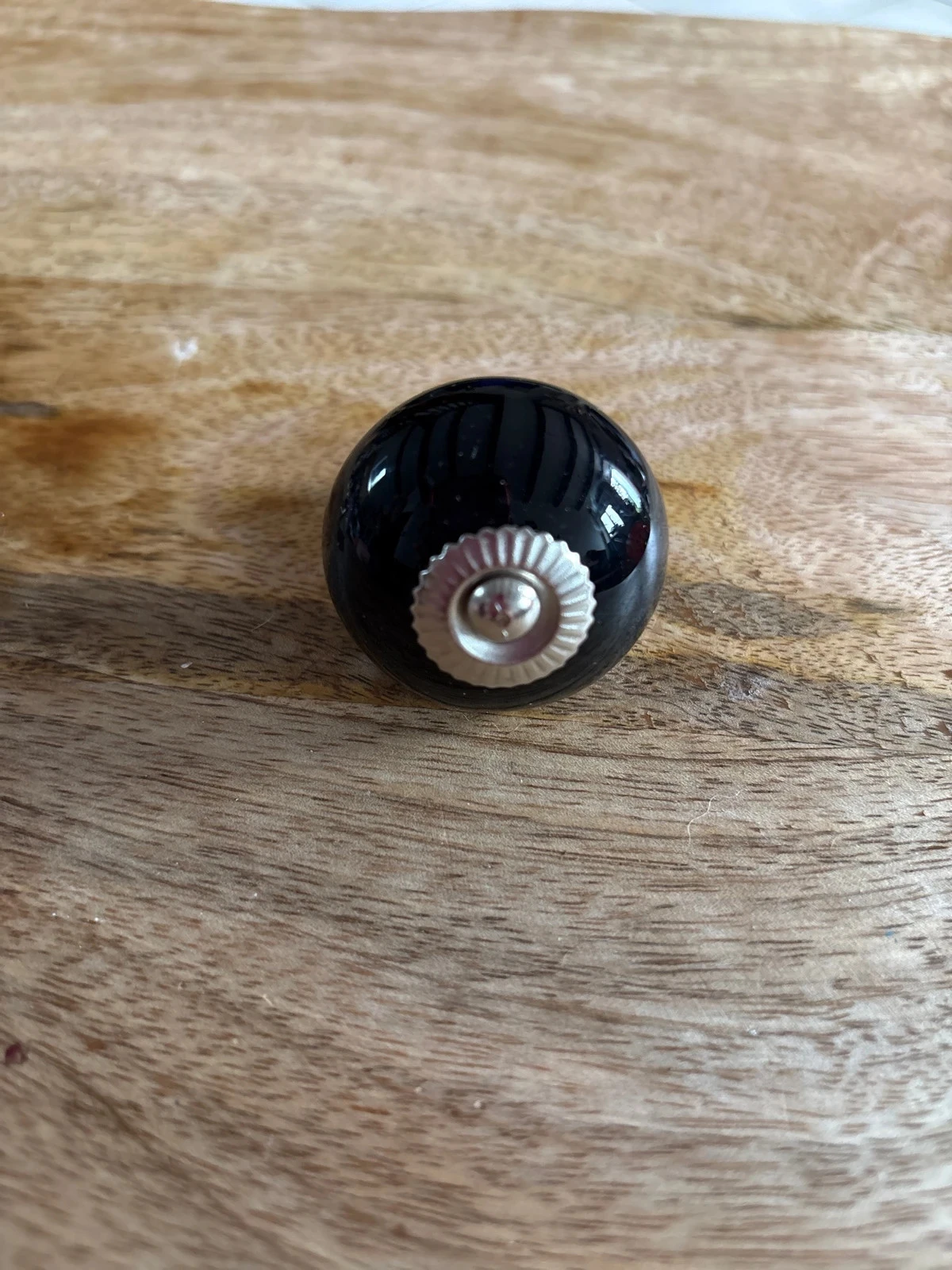 boutons de meuble noir